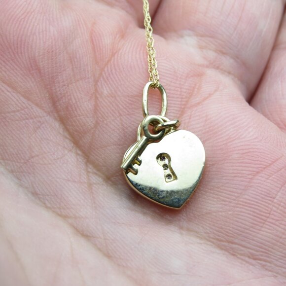 10k Diamond Heart Loch-Key & Necklace set - Picture 3 of 5